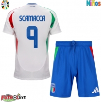 Camiseta Italia Gianluca Scamacca #9 Visitante Equipación para niños Eurocopa 2024 manga corta (+ pantalones cortos)